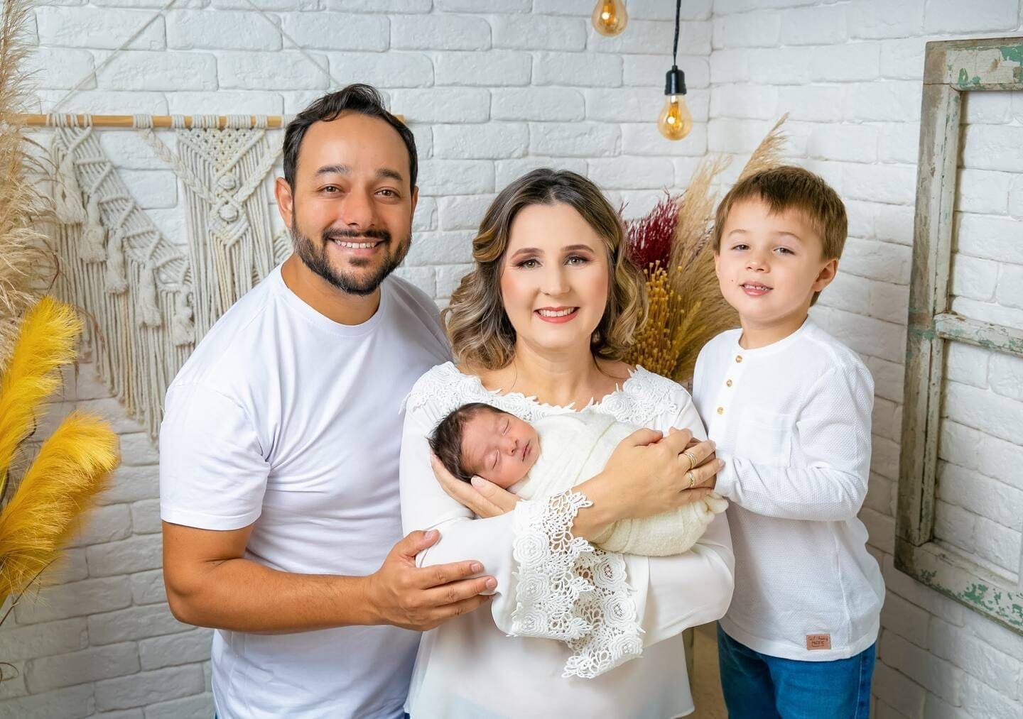 Fabiana, fundadora da Alugue Penha, com a família